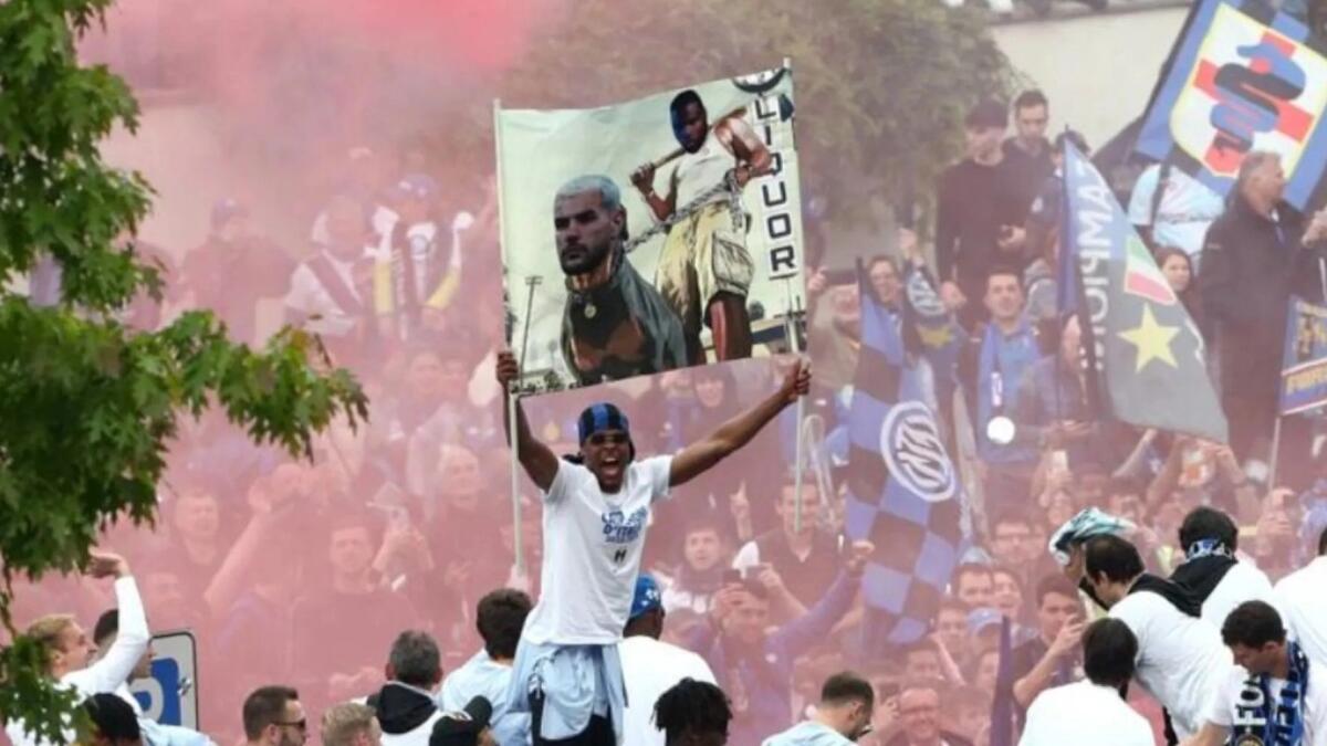 Festa Inter, il derby non finisce mai: striscione di Dumfries contro Theo Hernandez - 
