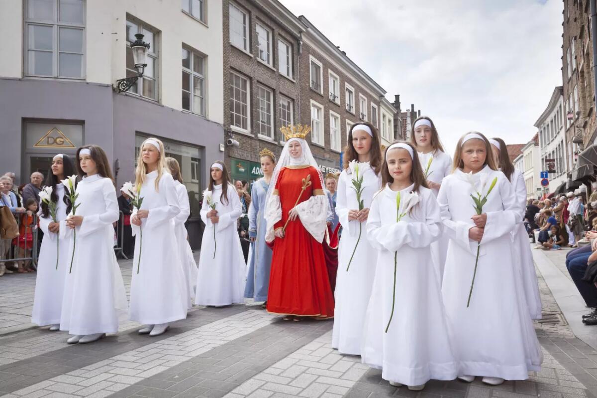 Perché Club Brugge-Fiorentina si gioca di Mercoledì? Perchè Giovedì a Bruges c'è la festa del sacro sangue - 