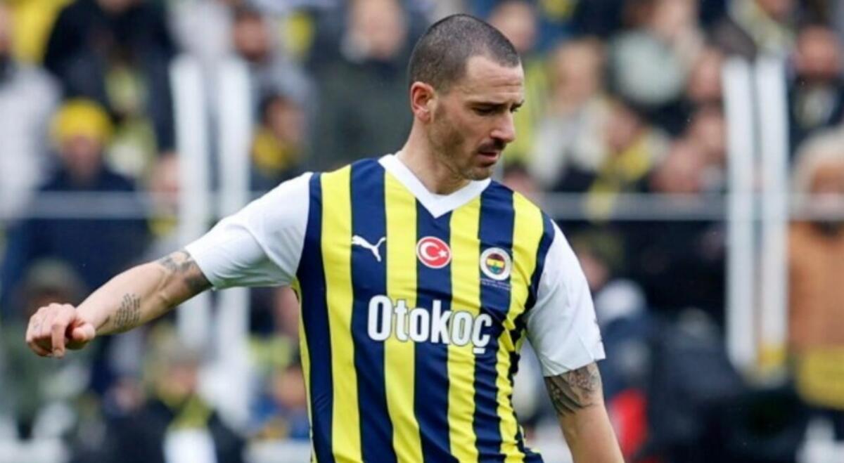 Bonucci entra per battere il calcio di rigore, ma lo sbaglia: Fenerbahce eliminato, passa l'Olympiakos - 