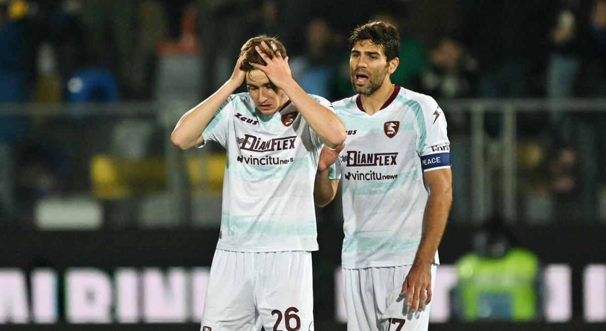 Salernitana, 4 allenatori e un unico destino. A Frosinone saluta ufficialmente la Serie A - 