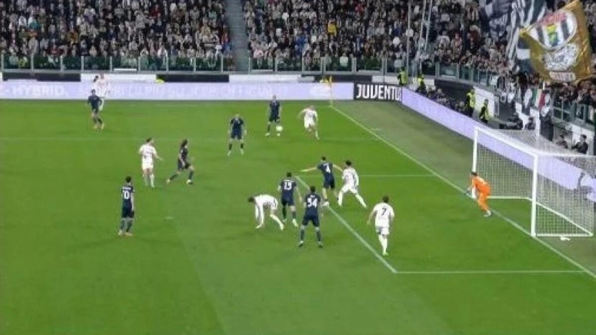 Juventus-Lazio: subito polemiche, l'arbitro Massa toglie un rigore ai bianconeri - 