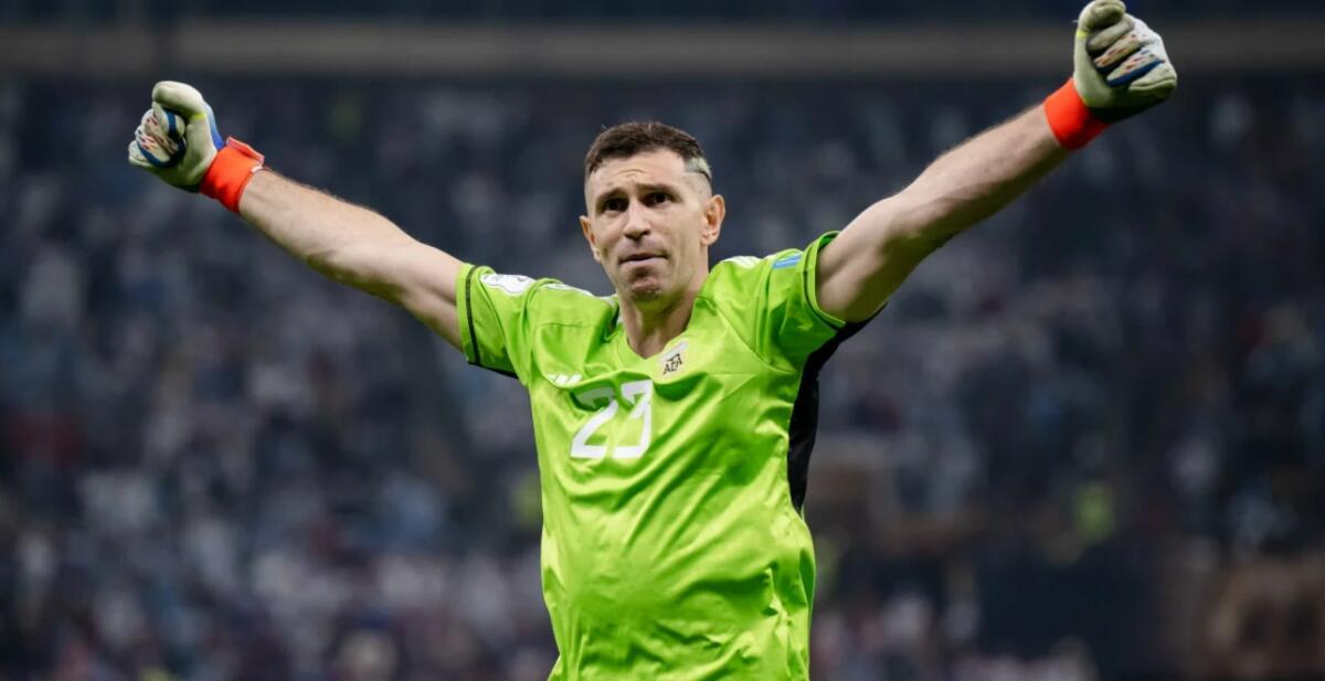 Conference, l'Aston Villa va in semifinale dopo i calci di rigore: il Lille se ne fa parare due da Martinez - 
