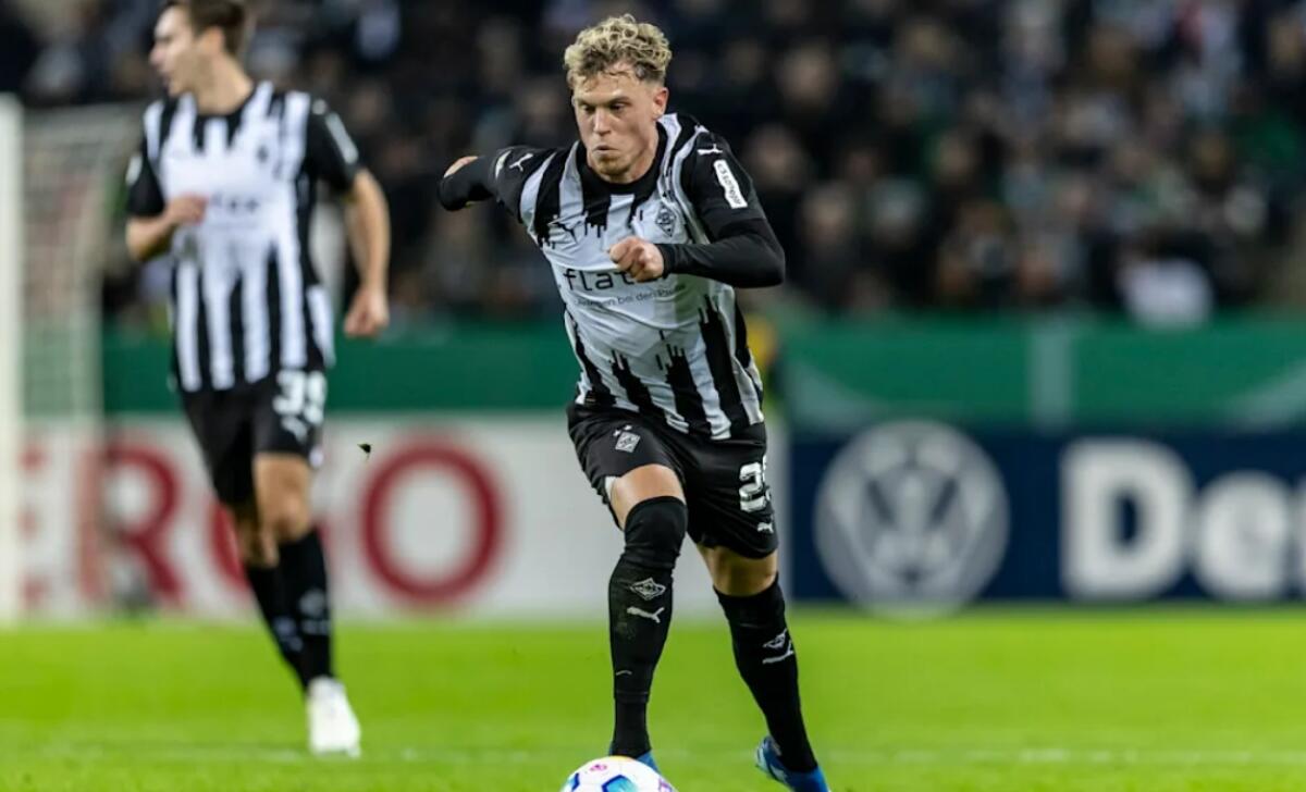 Clm.it: "La Fiorentina incontrerà il Borussia M'Gladbach per Robin Hack, esterno e trequartista classe '98" - 