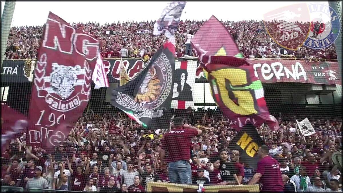 Da Salerno: "Scontri tra i tifosi della Fiorentina e quelli della Salernitana. Lancio di oggetti e bombe carta" - 