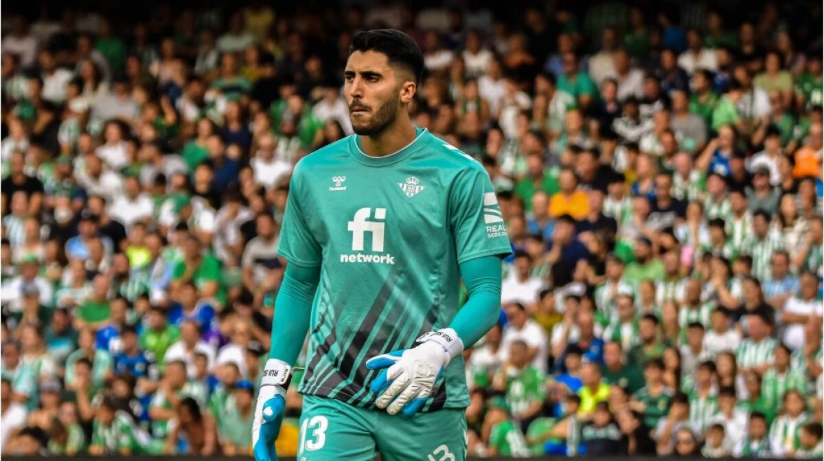 Lazio e Fiorentina si contendono il portiere portoghese Rui Silva del Betis che ha stregato Morata - 