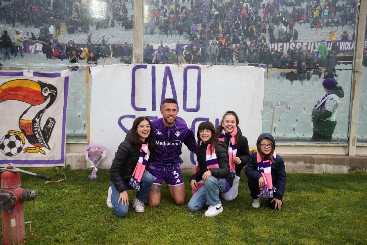La Fiesole e il capitano Biraghi rendono omaggio a Sergio Pani, storico tifoso scomparso da poco - 