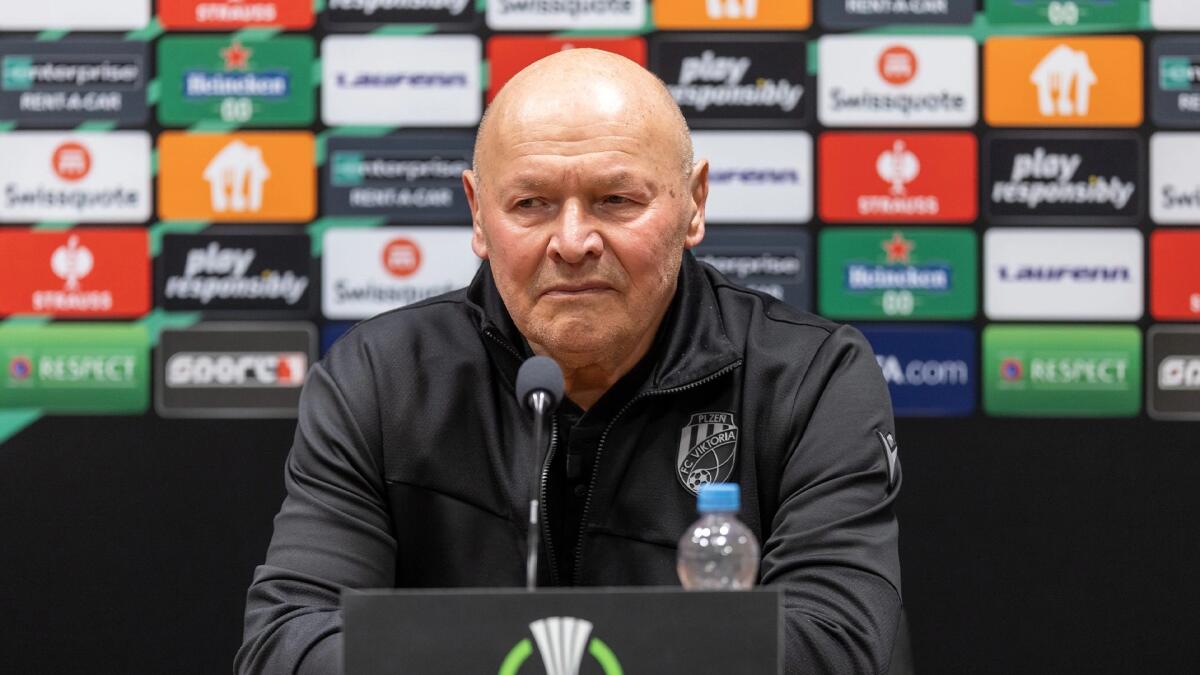 Il tecnico del Viktoria Plzen si sbilancia: "La Fiorentina è la squadra più forte affrontata quest'anno, sono favoriti" - 