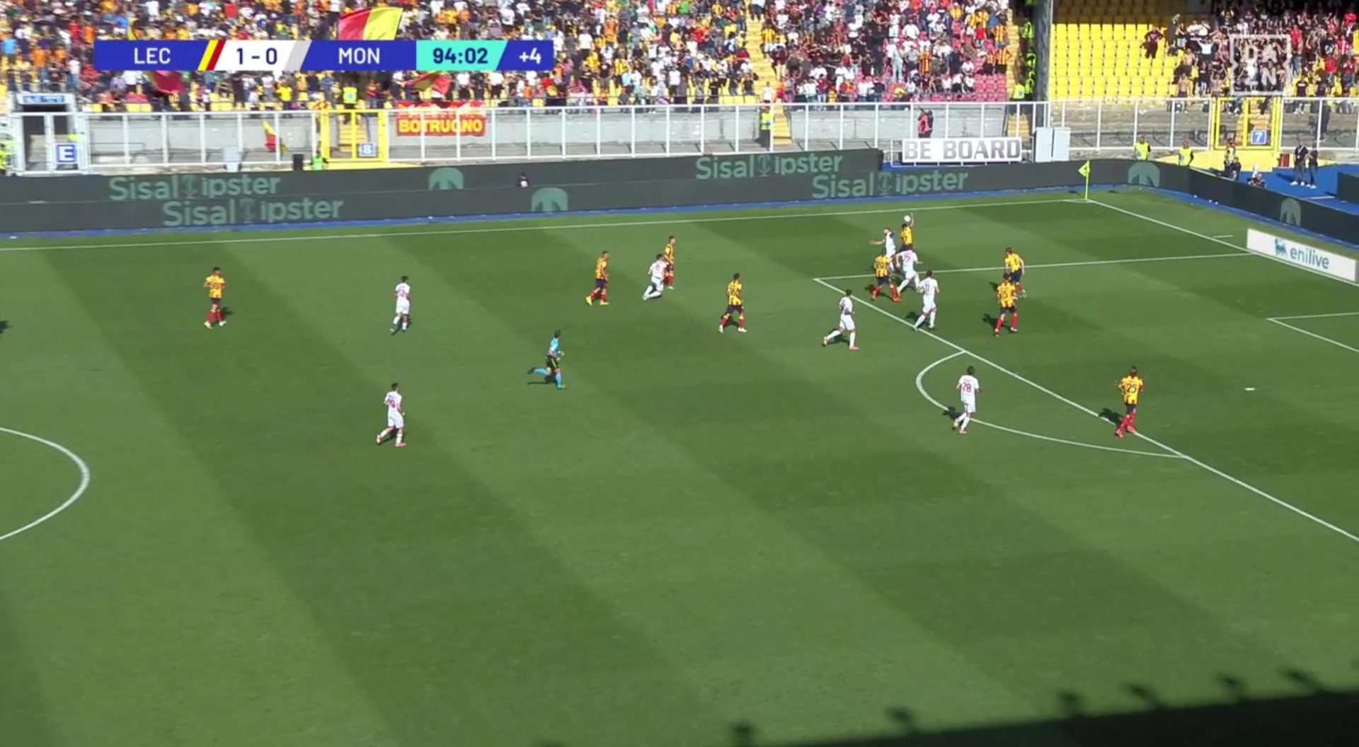 Disastro Venuti, toglie la salvezza al Lecce per un fallo di mano all'ultimo minuto. Rigore e pareggio