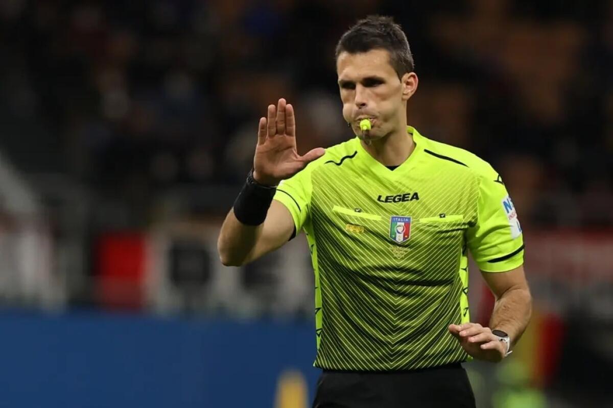 Sarà l'arbitro Marchetti a dirigere Fiorentina-Napoli. C'è un precedente: la vittoria degli Azzurri per 1-0 al Maradona - 