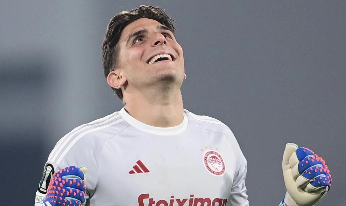 Tzolakis: "Prima finale internazionale in 99 di storia dell'Olympiacos. Vogliamo festeggiarlo tutti insieme" - 