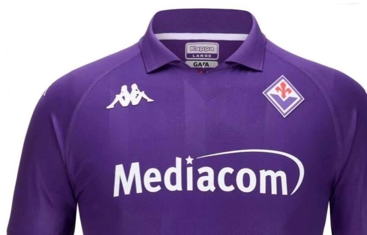Ecco la nuova maglia della Fiorentina, sarà indossata già domani contro il Napoli - 