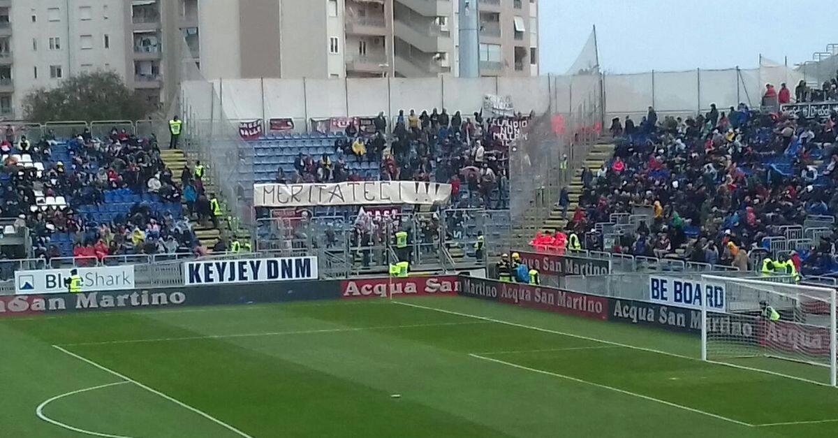 I tifosi della Fiorentina non vanno a Cagliari? Il club sardo apre il settore ospiti per i propri tifosi - 