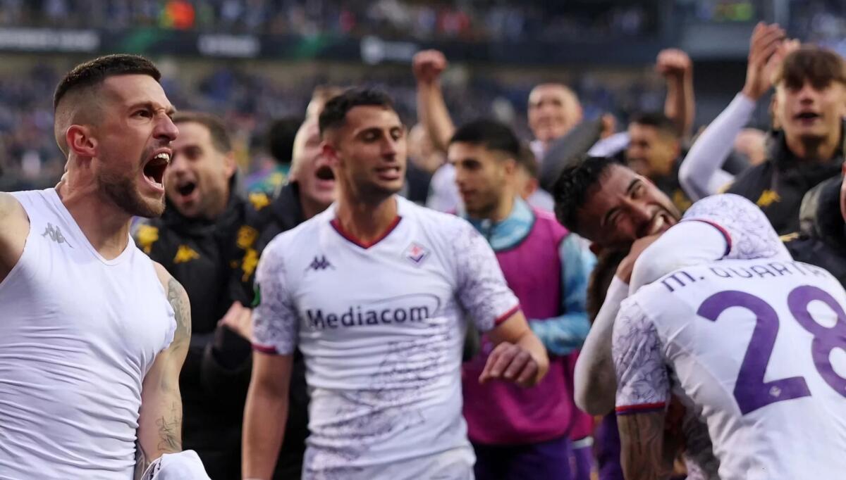 I voli per Atene costano troppo, più di 600€: sono stimati solo 3 mila tifosi della Fiorentina in finale - 