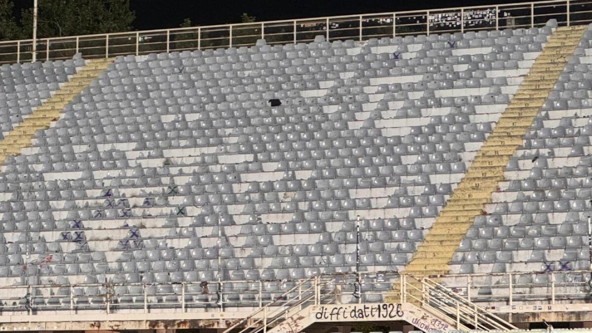 I tifosi hanno strappato i seggiolini dalla Curva Fiesole per ricordo, questo lo stato attuale - 