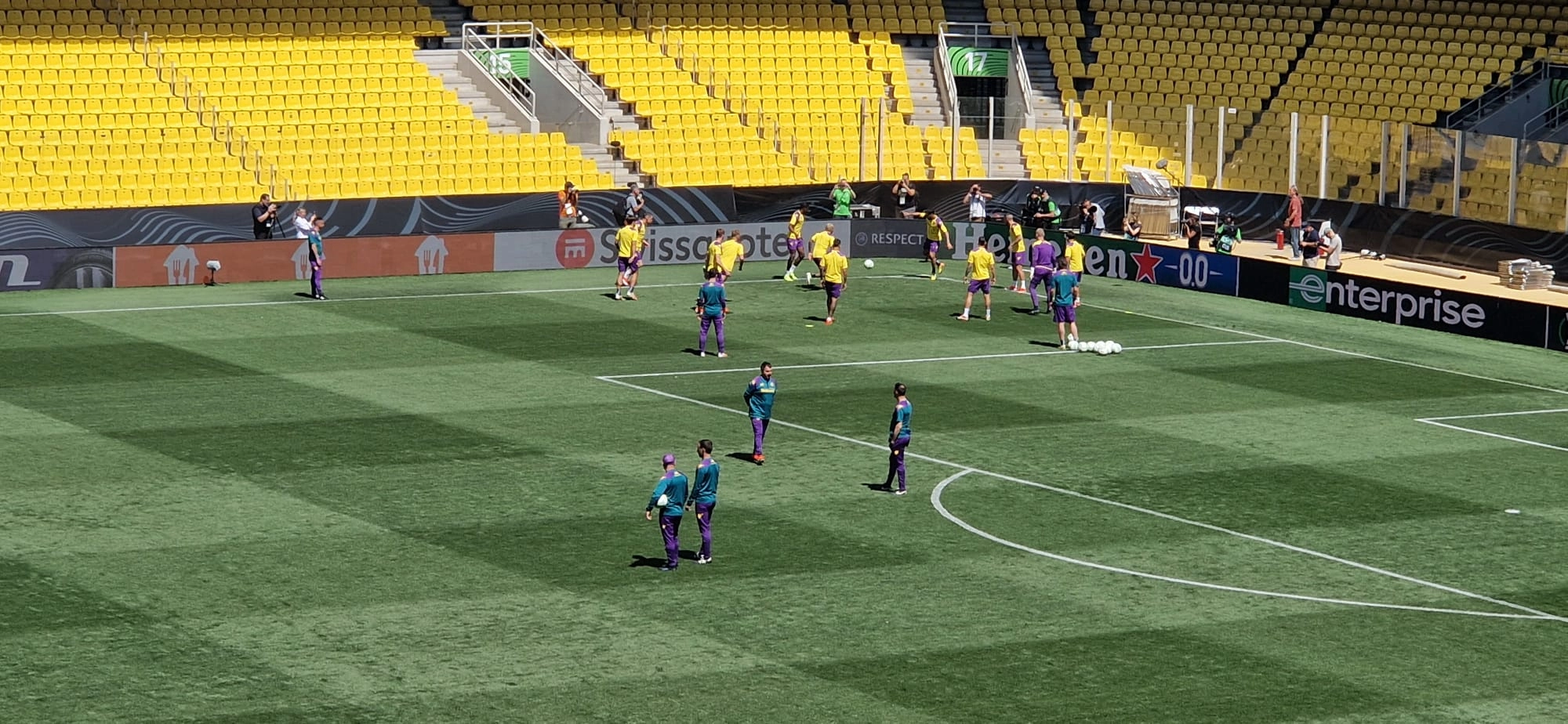 La Fiorentina è nello stadio della finale. Discorso di Italiano prima della rifinitura, tutti presenti