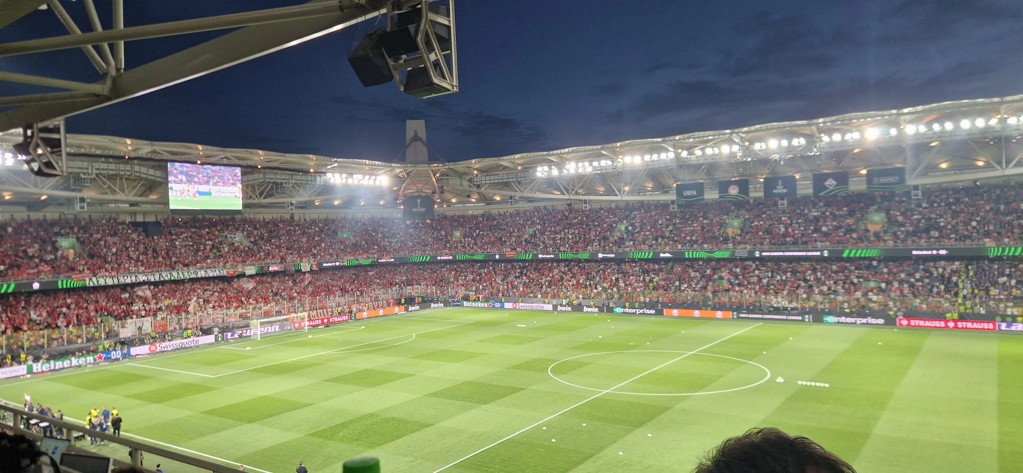 Campo neutro? Macchè, allo stadio di Atene i tifosi dell'Olympiakos sono il doppio rispetto ai viola