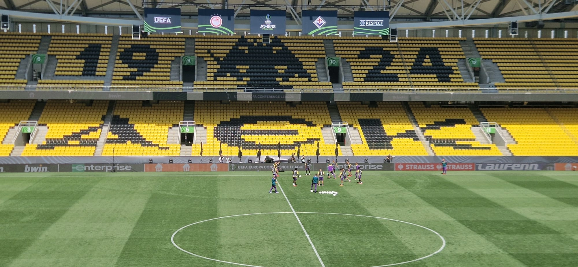 La Fiorentina è nello stadio della finale. Discorso di Italiano prima della rifinitura, tutti presenti