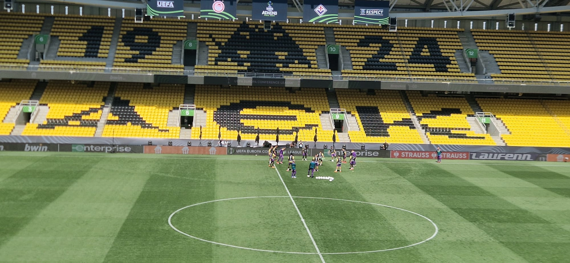 La Fiorentina è nello stadio della finale. Discorso di Italiano prima della rifinitura, tutti presenti