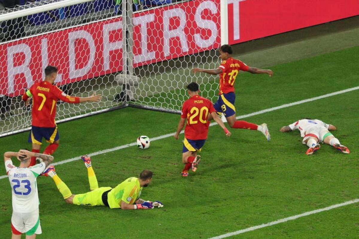 La Spagna batte l'Italia. Senza Donnarumma sarebbe stata umiliazione. Spalletti sbaglia tutti i cambi - 