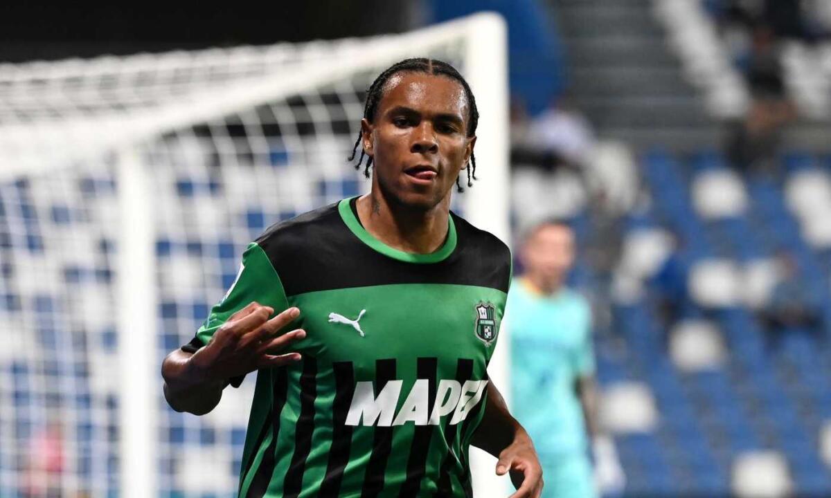 Il Corriere dello sport afferma: "La Fiorentina è interessata a Laurienté. L'esterno Francese non vuole rimanere in cadetteria con il Sassuolo" - 