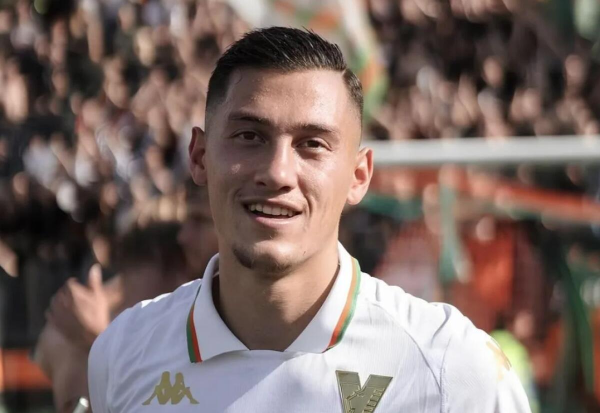 Da Venezia: "Sondaggio Fiorentina per Idzes, difensore classe 2000. Su di lui anche Torino e Monza" - 