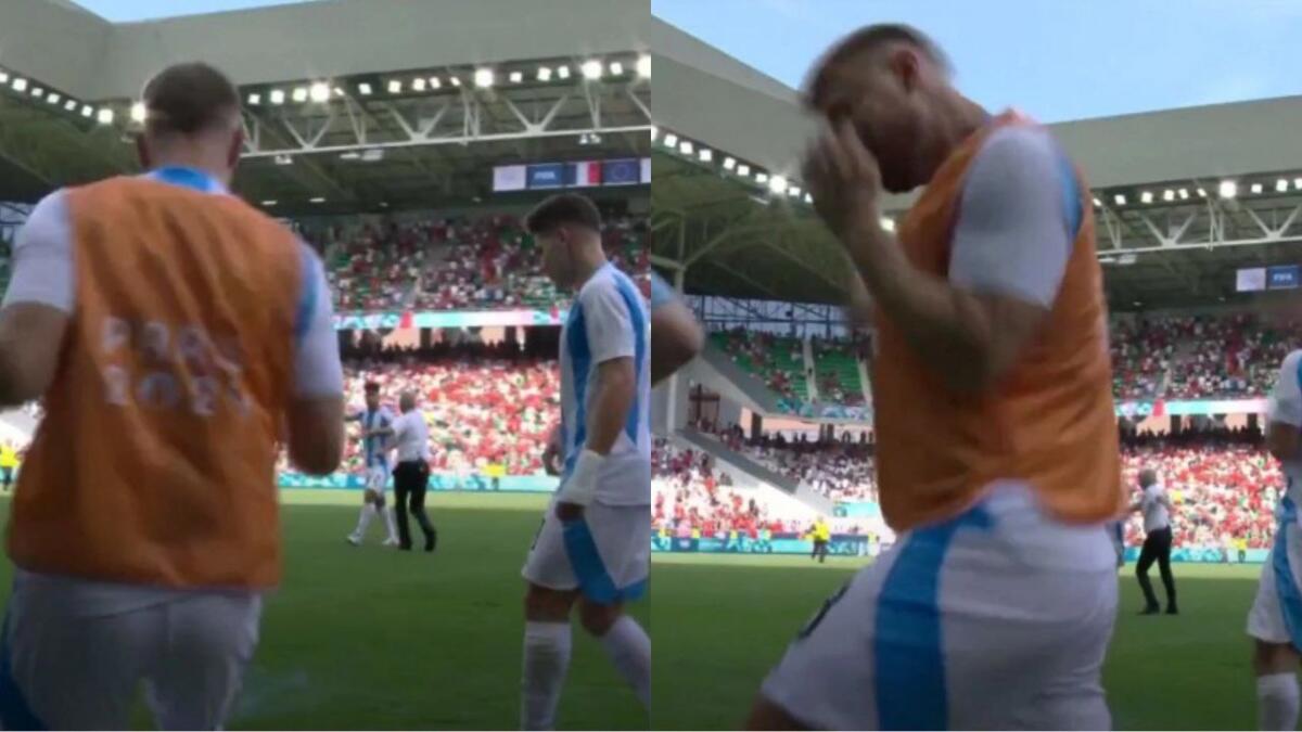 I tifosi del Marocco lanciano petardi sui giocatori dell'Argentina, Beltran sfiorato. Il video - 
