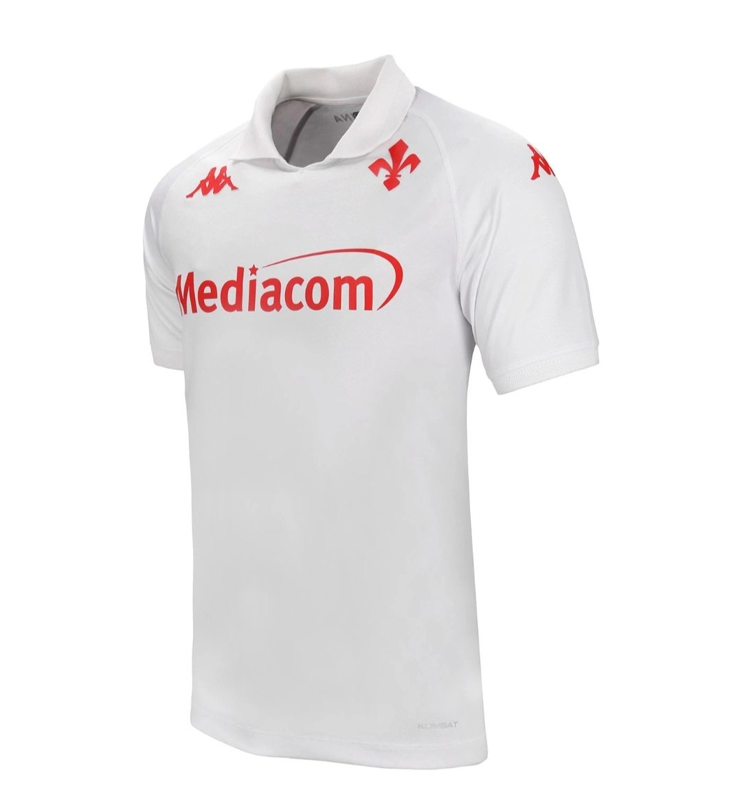 La Fiorentina mostra la seconda maglia della stagione 2024/2025. Senza logo classico ACF, bianca e con scritte rosse
