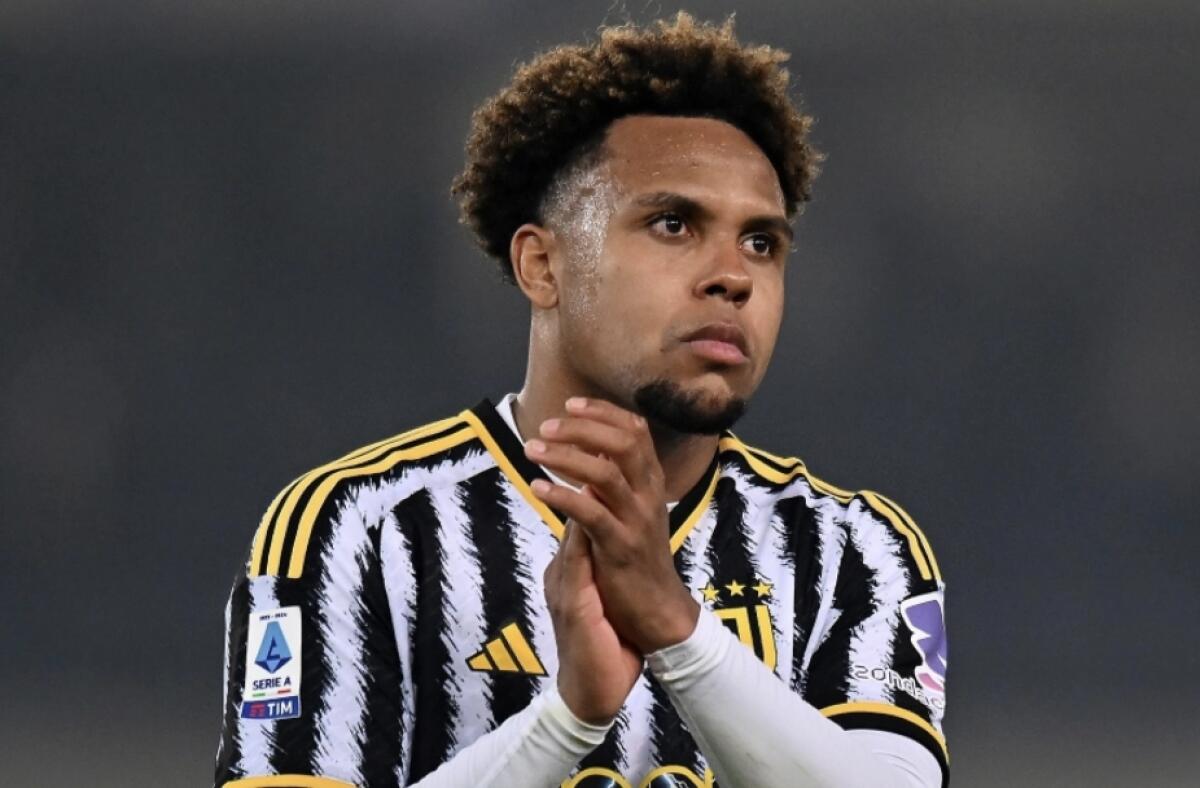 È ufficiale, niente Fiorentina per McKennie: il centrocampista rinnova con la Juventus fino al 2026 - 