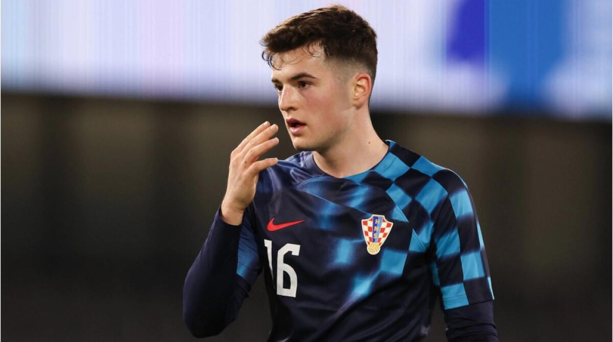 Di Marzio: "La Fiorentina vuole Baturina, centrocampista della Dinamo Zagabria. Costa 20 milioni, offerti 14" - 