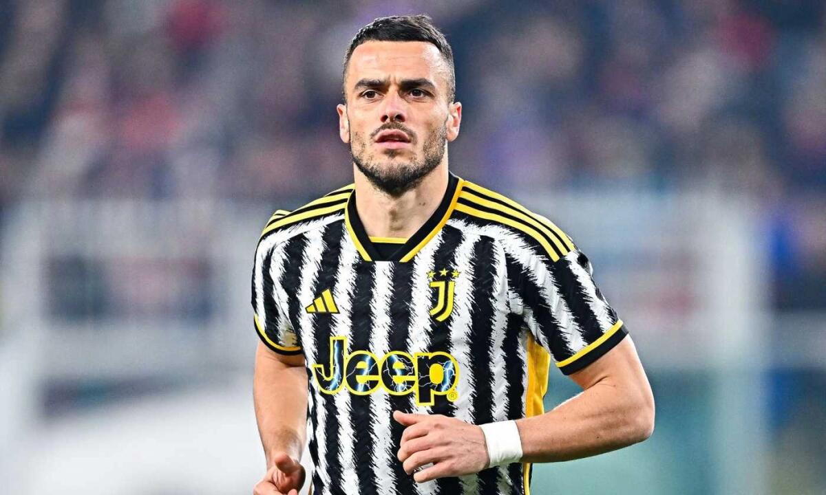 Tuttosport: "Kostic vuole la Fiorentina. Si può chiudere col prestito con riscatto che diventa obbligo" - 