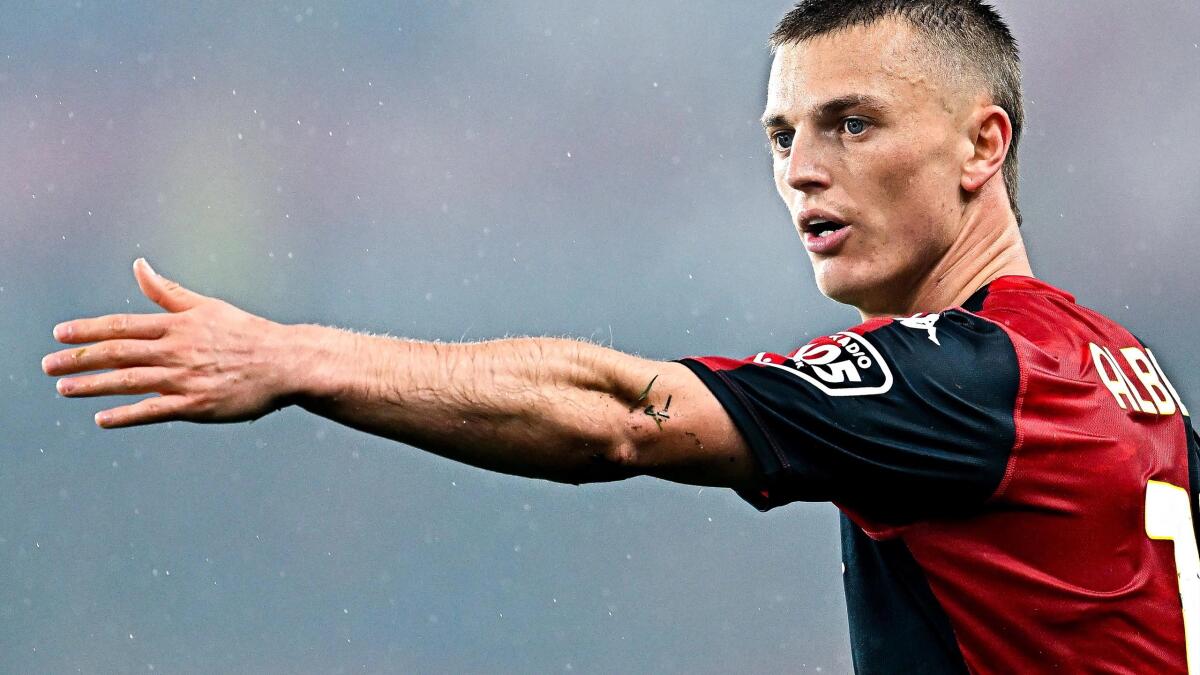 Sky Sport: "Gudmundsson vuole con forza la Fiorentina. Il Genoa cerca il sostituto per lasciarlo andare" - 