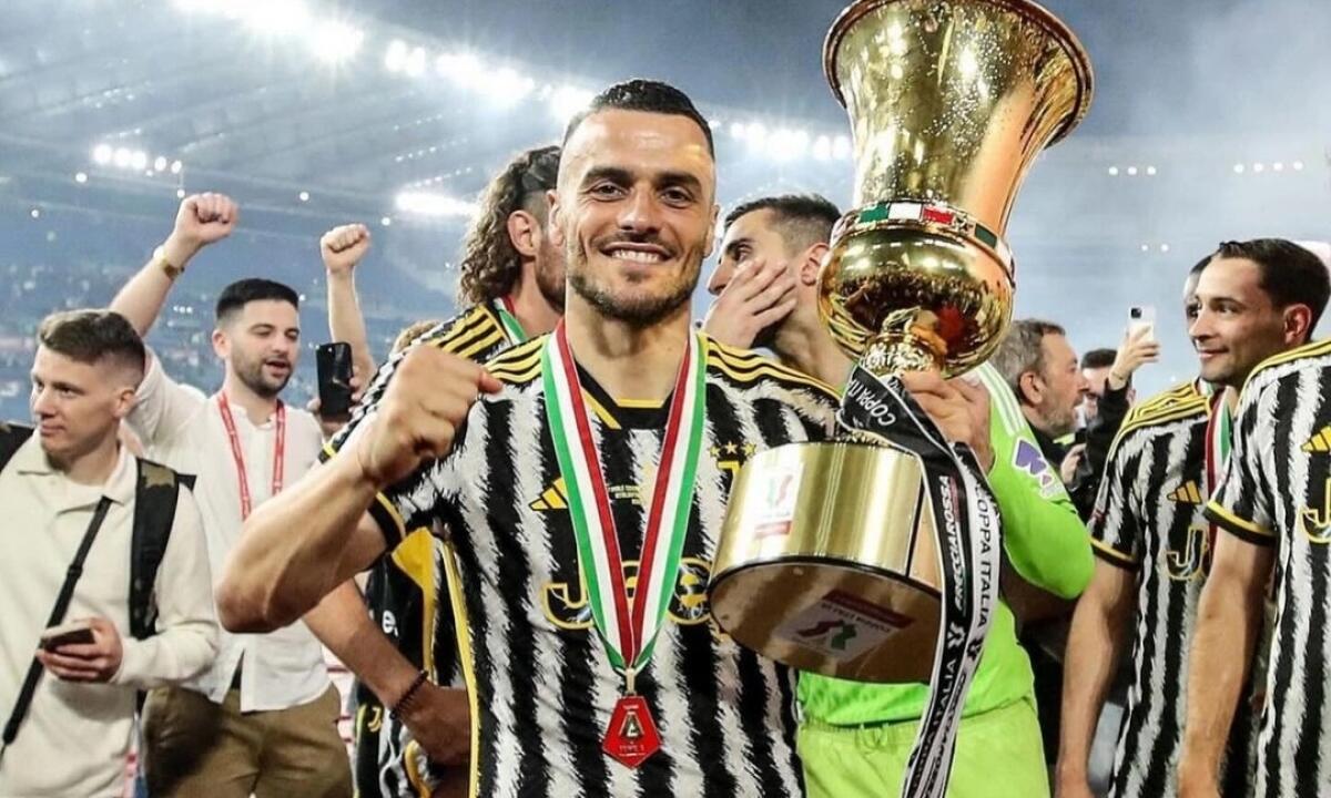 Tuttosport: "Kostic alla Fiorentina in prestito con diritto di riscatto che diventa obbligo per 7 milioni" - 