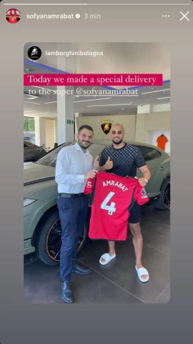 Amrabat si sente ancora un giocatore dello United, regala la maglia del Manchester e si fotografa