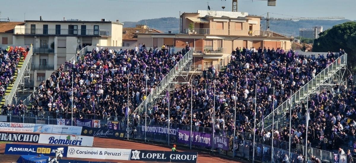 Esodo viola a Empoli: settore ospiti quasi esaurito, ci saranno più di 3500 tifosi della Fiorentina - 