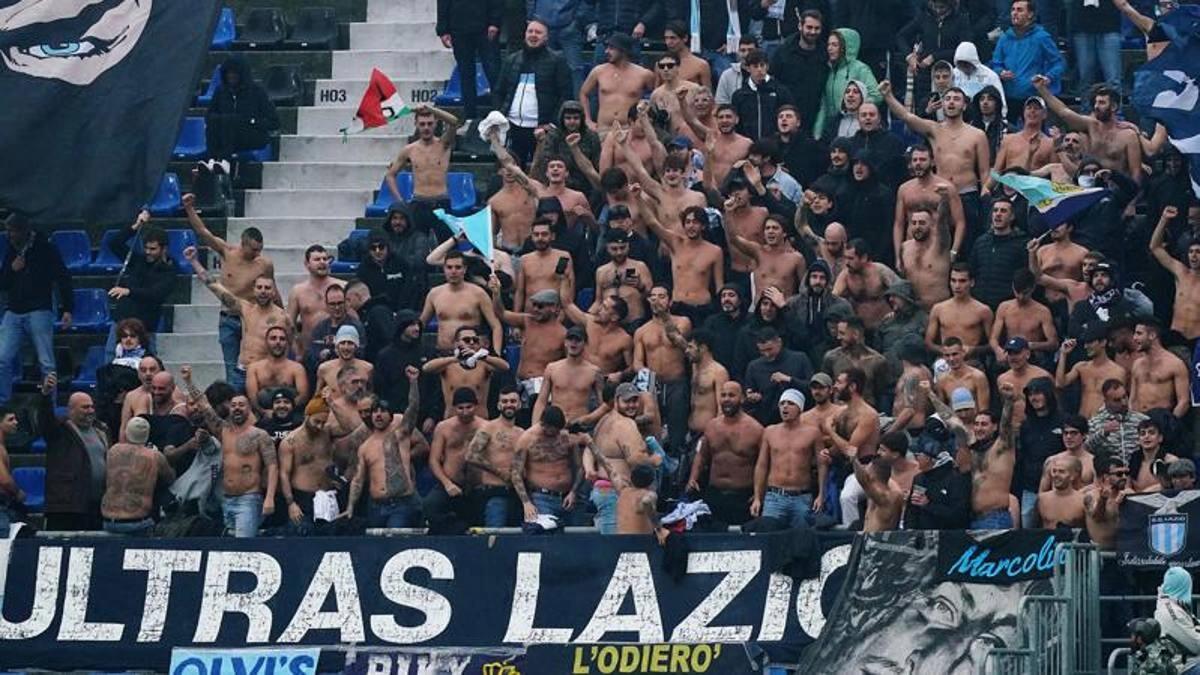 40 tifosi della Lazio fermati ad Amburgo, erano in possesso di mazze: Non possono andare allo stadio - 