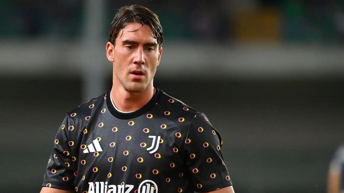 Vlahovic problema per la Juventus, guadagna 12 milioni per un accordo ai tempi della Fiorentina - 