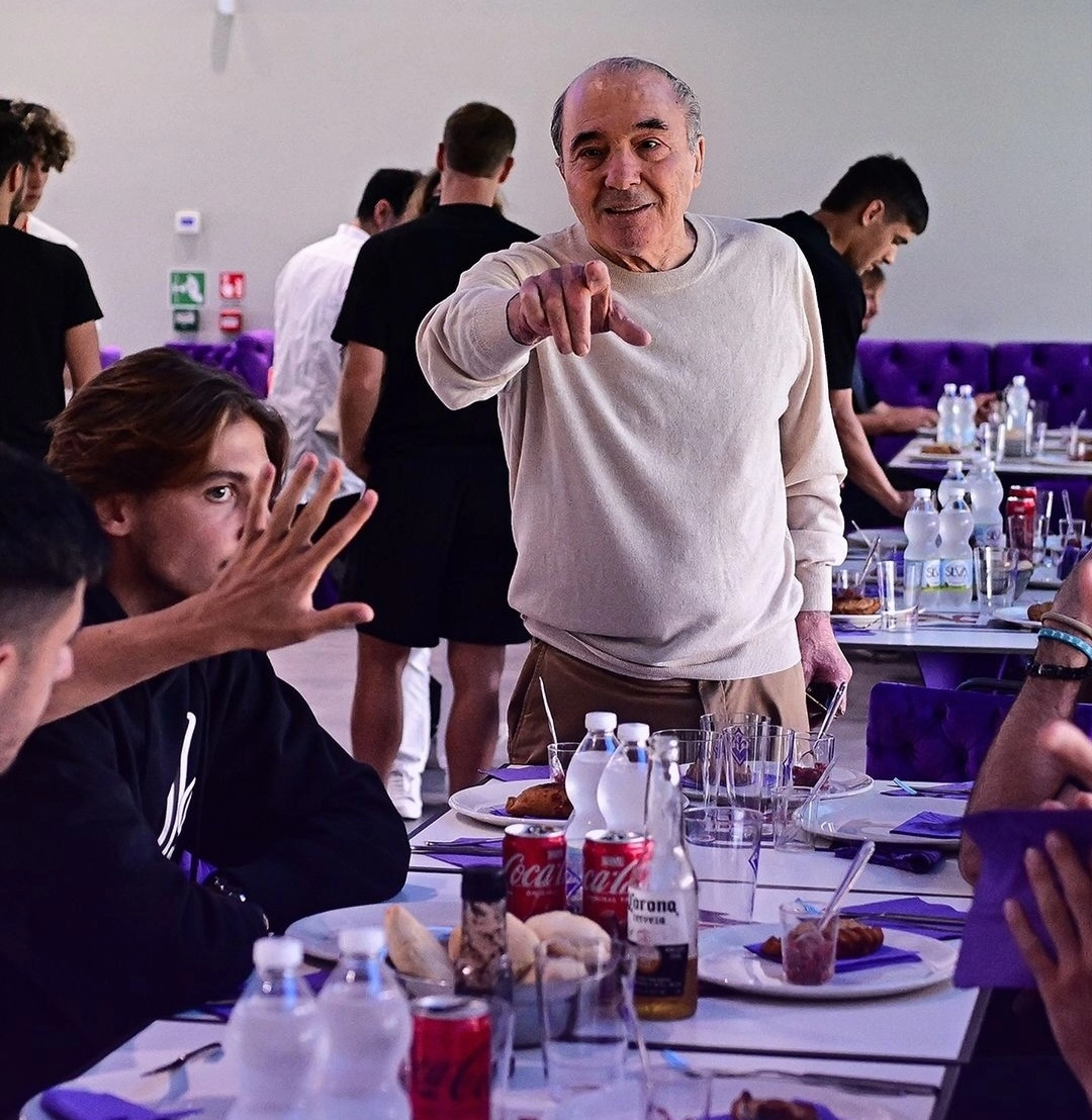 Grigliata al Viola Park, tutta la Fiorentina insieme a pranzo, c'è anche Commisso. Ecco tutte le foto