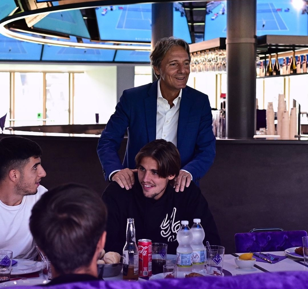 Grigliata al Viola Park, tutta la Fiorentina insieme a pranzo, c'è anche Commisso. Ecco tutte le foto