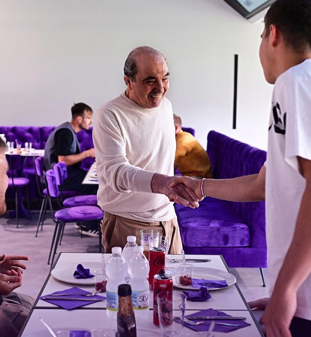 Grigliata al Viola Park, tutta la Fiorentina insieme a pranzo, c'è anche Commisso. Ecco tutte le foto