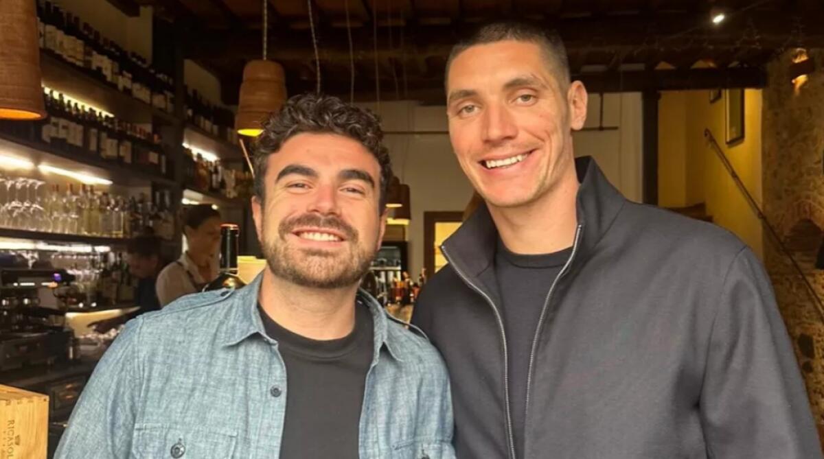 Milenkovic torna a Firenze: pranzo con amici in Sant'Ambrogio, un nuovo gesto d'amore per la città - 