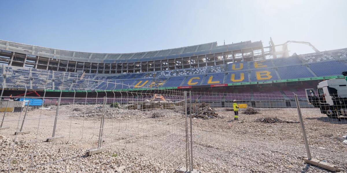 Barcellona: rissa tra operai a colpi di bastone nel nuovo stadio Camp Nou, 6 feriti - 