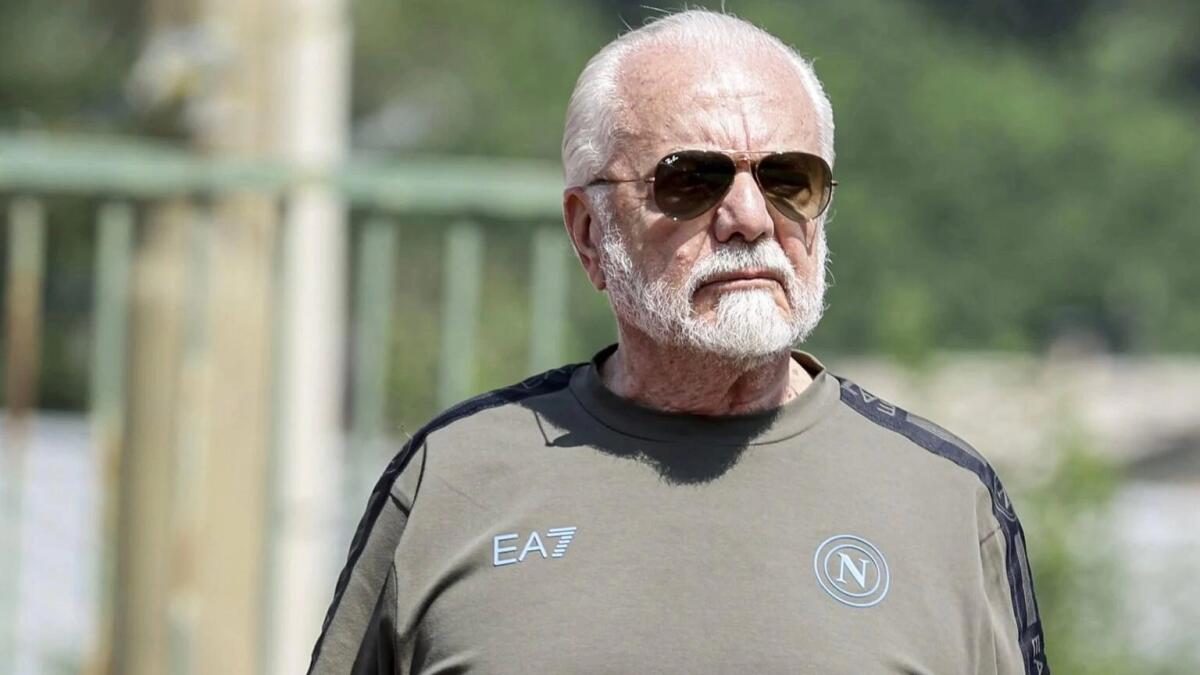 De Laurentiis a un matrimonio stuzzica lo sposo: "A 8 anni avevi la maglia della Juventus, non ti vergogni?" - 