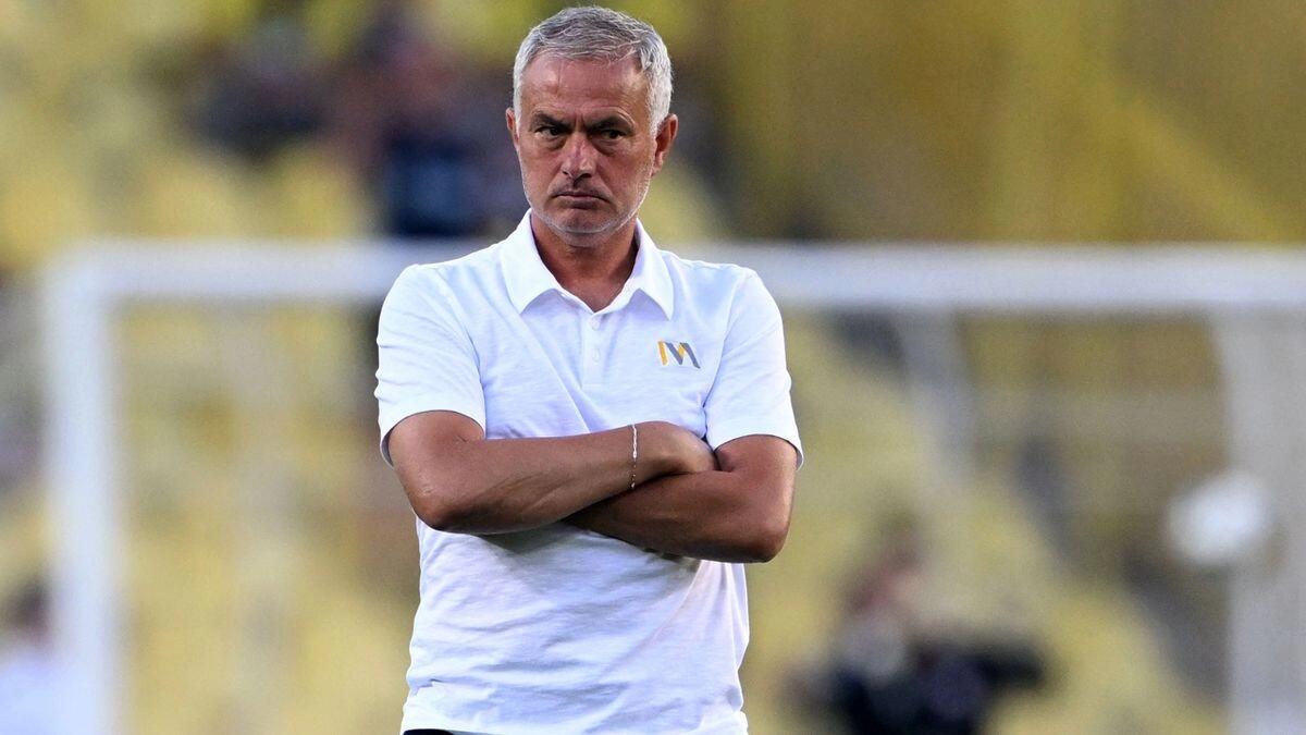 Mourinho demolito in Turchia, ha fatto spendere 50 milioni al Fenerbahce e la squadra è un flop - 
