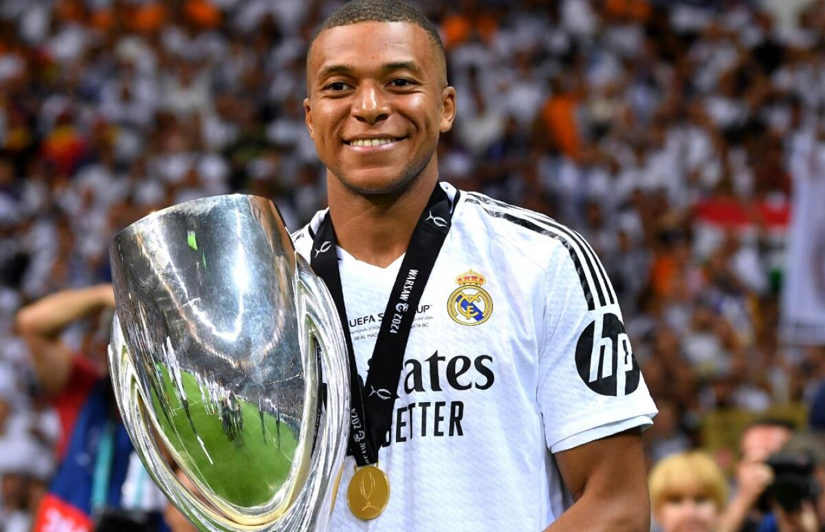 Dalla Svezia: "Mbappé indagato per violenza sessuale a Stoccolma". L'attaccante smentisce tutto su X - 