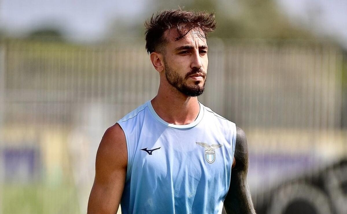 La Lazio valuta l'esclusione Castrovilli dalla lista per la Serie A, per restare alla Fiorentina voleva 2 milioni - 