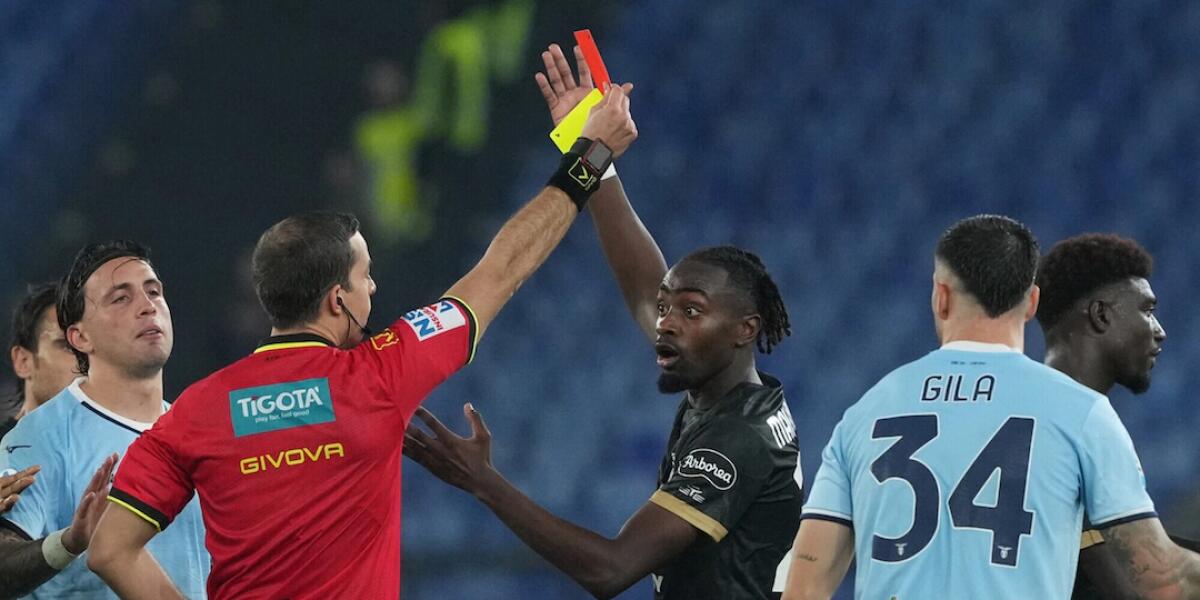 La Lazio vince con il Cagliari in 9, la rabbia del DS rossoblu: "Ogni fallo nostro era punito con il giallo" - 