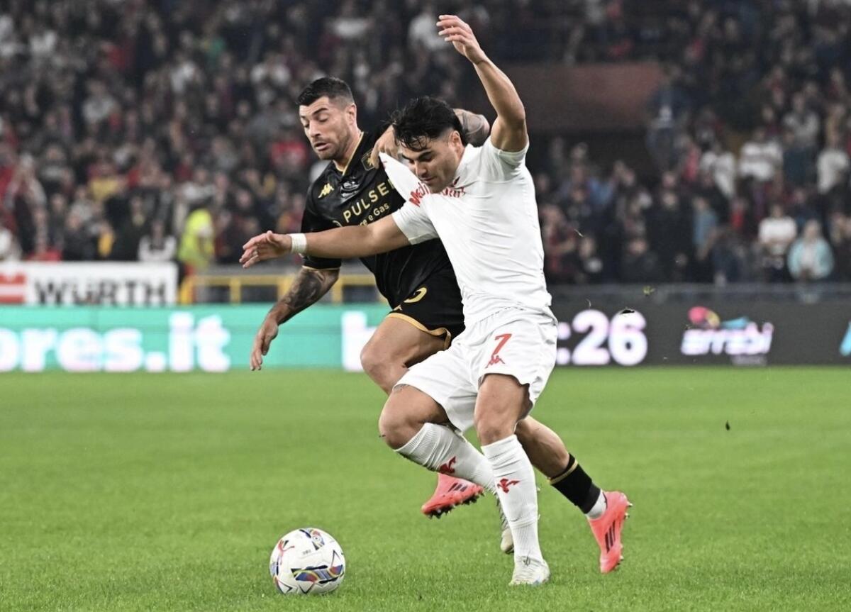 Sottil preso di mira da Sabelli e dai tifosi del Genoa, lo hanno fischiato perché il babbo allena la Samp - 