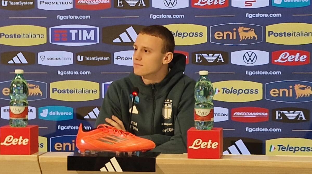 Comuzzo: "La Nazionale un sogno, faccio tutto per mia mamma. Alla Fiorentina la forza è il gruppo" - 