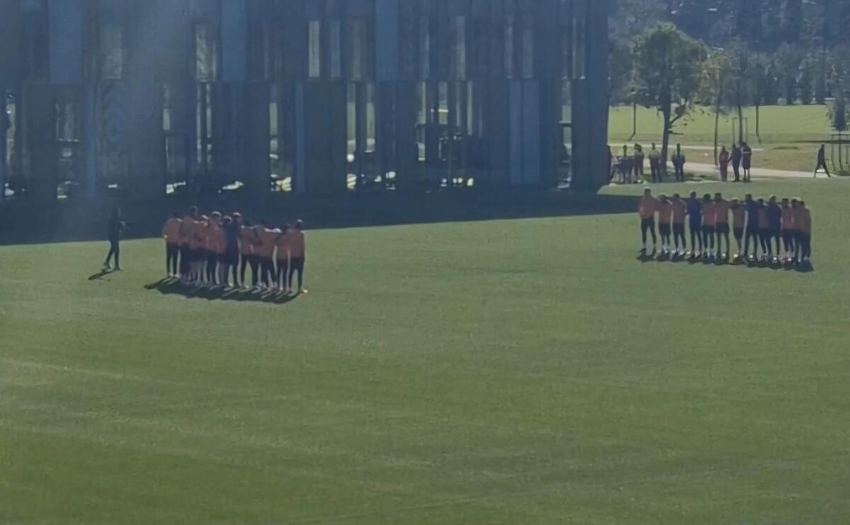 Rifinitura Fiorentina: osservato un minuto di silenzio per le vittime di Calenzano, out Pongracic e Biraghi - 