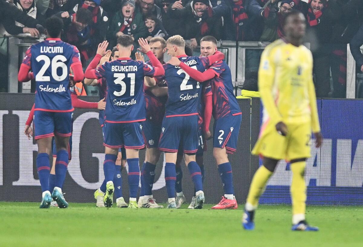 Il Bologna mette paura alla Juventus e fa un regalo alla Fiorentina. La squadra viola resta davanti - 